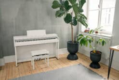 Kawai CN-201 Homepiano Weiss im Raum