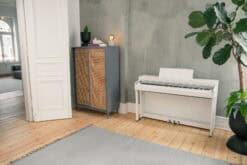 Kawai CN-201 Homepiano Weiss im Raum