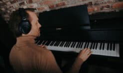 Casio GP-310 im Raum