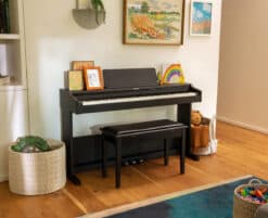 Roland RP107 Homepiano im Raum