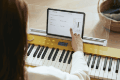 Casio PX-S7000 HM beim Spielen