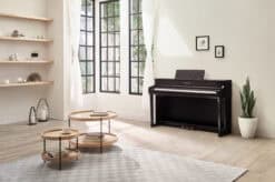 Yamaha CLP-835 Schwarz im Raum