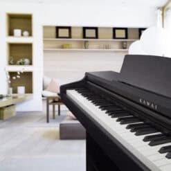 Kawai KDP120 Homepiano Schwarz im Raum