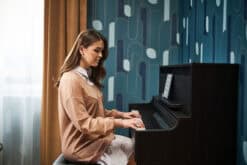 Roland LX-6 beim Spielen